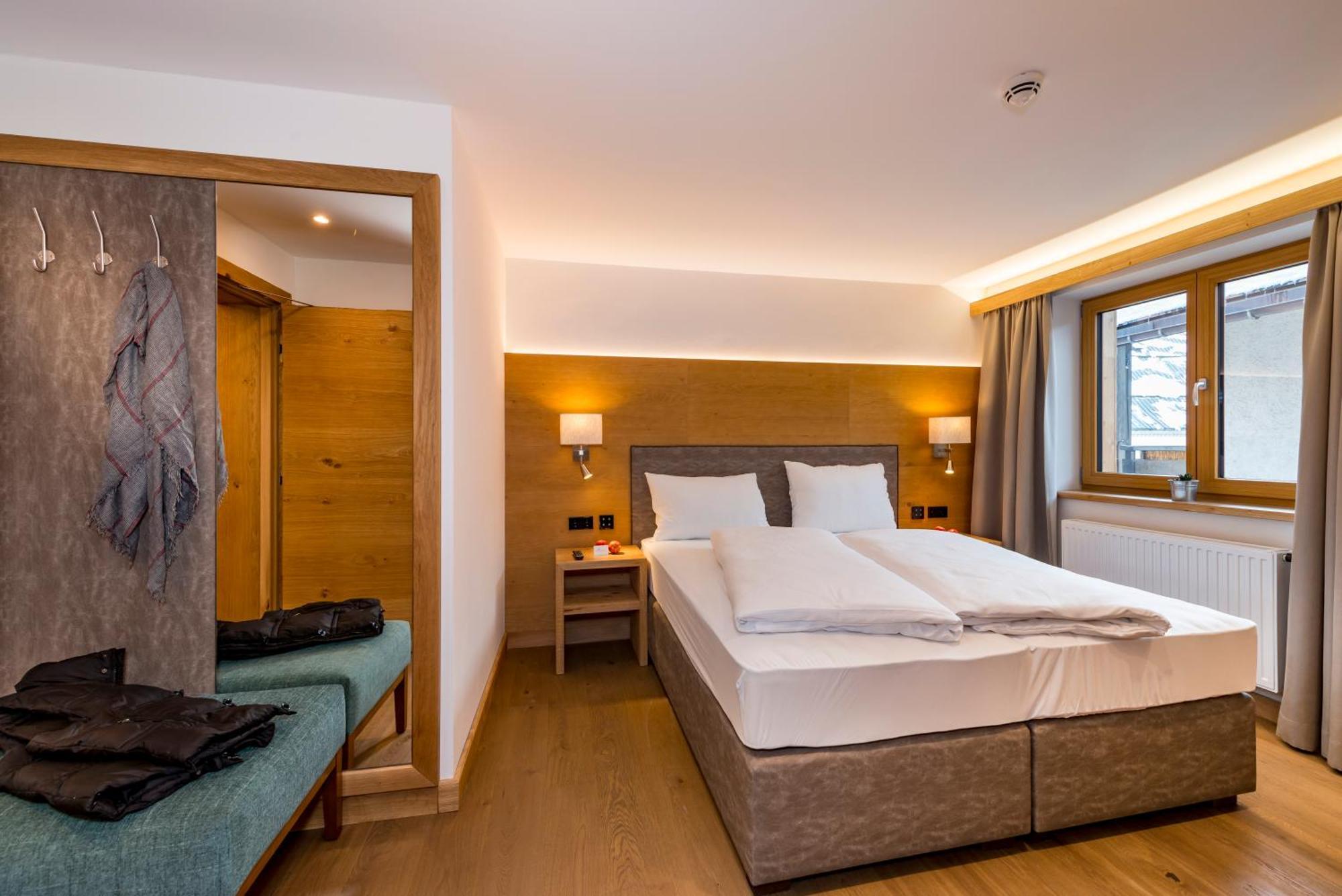 Tiroler Weinstube Seefeld no Tirol Exterior foto